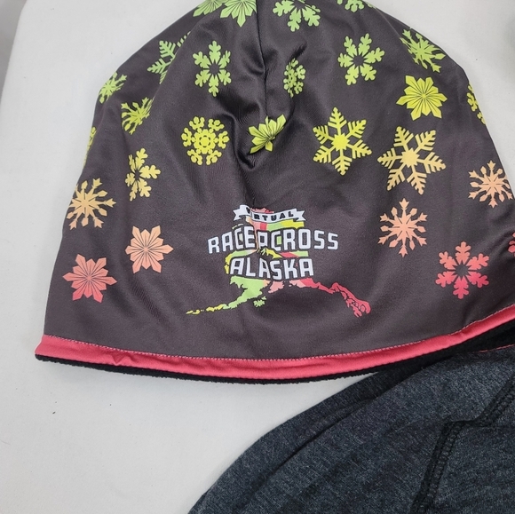 Race across Alaska hoodie and matching fleece lined hat, size XS - Picture 10 of 11
